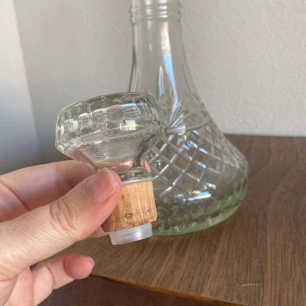 Mogen David Vintage Beautiful Clear Etched Glass Decantur MD 1980-1986